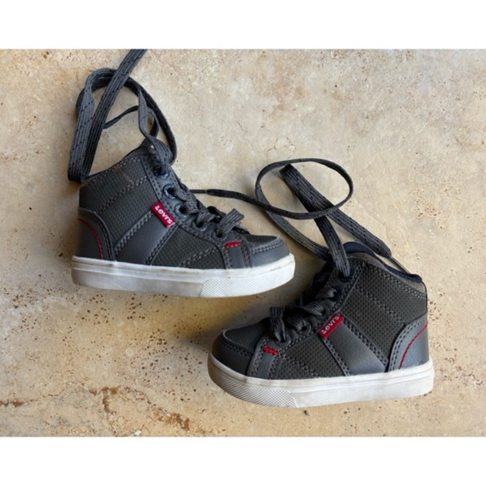 Levi’s High Tops Size 5